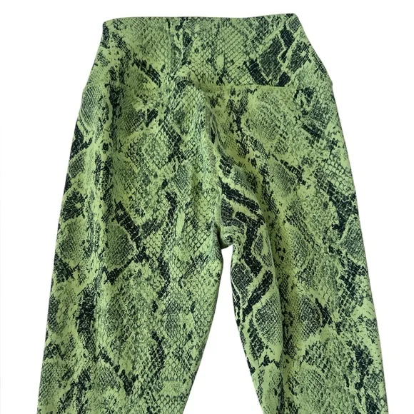 Alo Yoga High-Waist Vapor Green Snakeskin Leggings - Picture 5 of 9